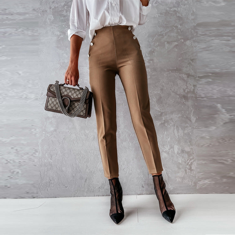 Pantalon Tailleur Chic pour Femme – Taille Haute avec Détails Dorés.