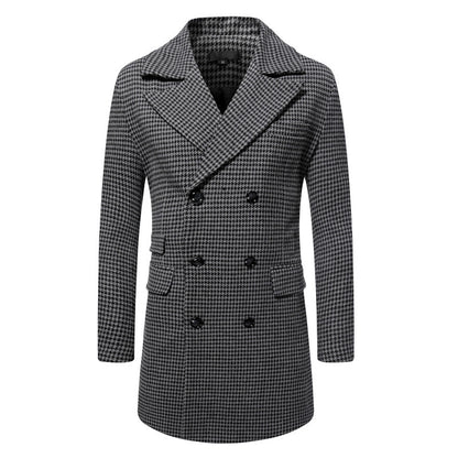 Manteau long à carreaux pour homme, style classique à double boutonnage.