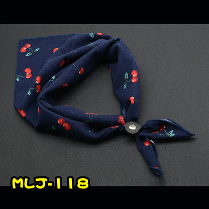 Foulard de costume rétro à fleurs – Élégance et originalité