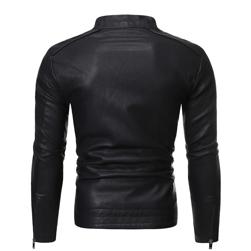 Blouson en cuir classique au design minimaliste.