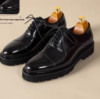 Chaussures derby pour hommes en cuir verni - Élégance et robustesse.