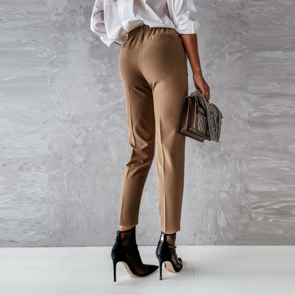 Pantalon Tailleur Chic pour Femme – Taille Haute avec Détails Dorés.