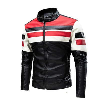 Blouson en cuir noir avec bandes sportives rouges et blanches.