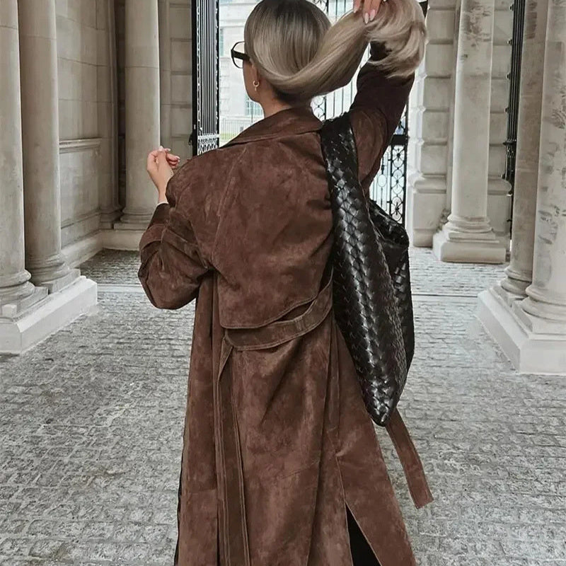 Manteau à Revers Double Boutonnage avec Ceinture - Mode Vintage - Manteau Long en Daim pour Femme.