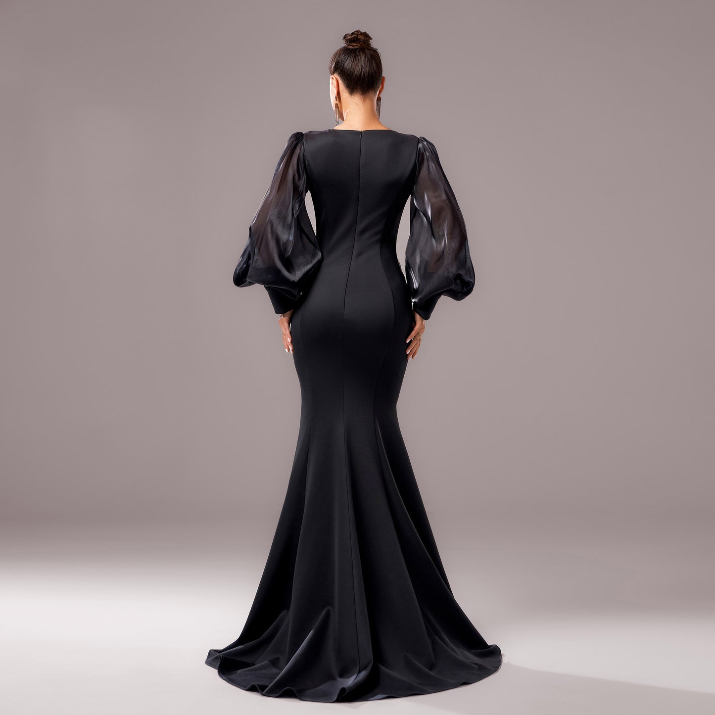 Robe de Soirée Sirène Noire avec Manches Bouffantes en Organza.